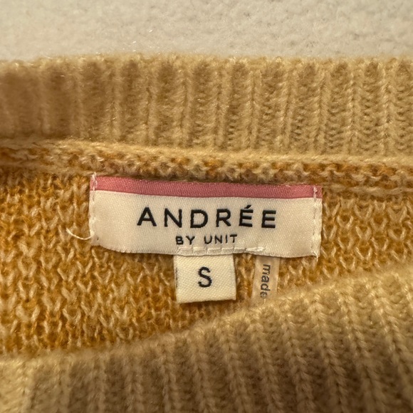 Andree Mango Cream and Orange Crew Neck Sweater with Retro Floral Design - Picture 3 of 6